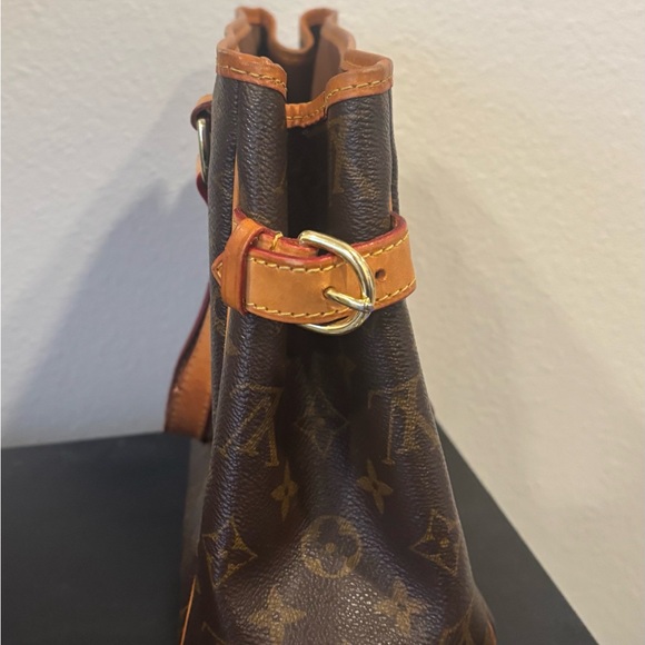 Louis Vuitton Brown and Tan Monogram Shoulder Bag - Picture 4 of 5